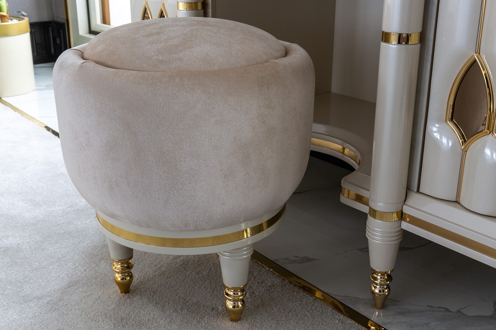Diamond Dresser With Mirror & Ottoman