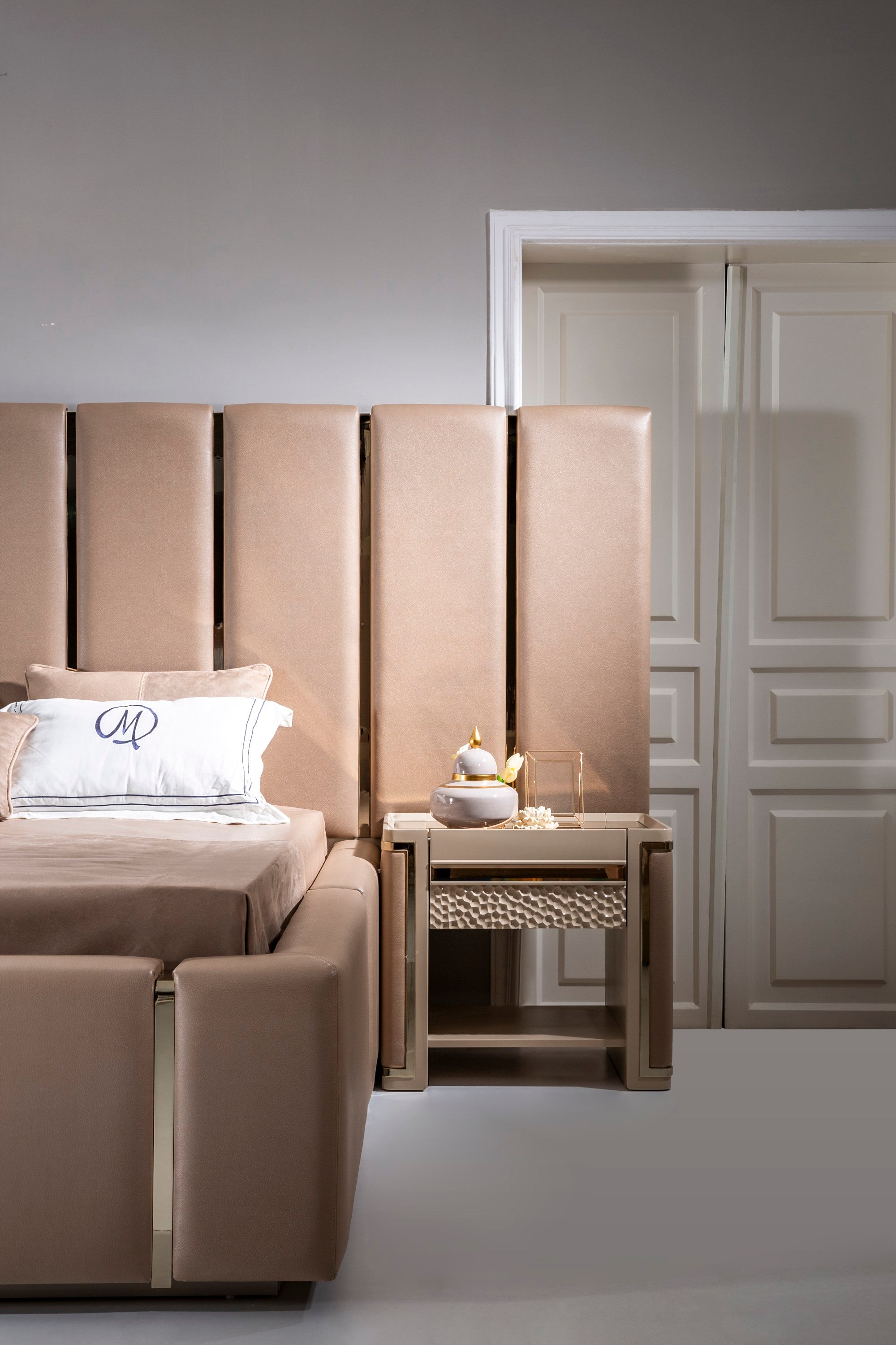 Bianca Nightstand With Back Part