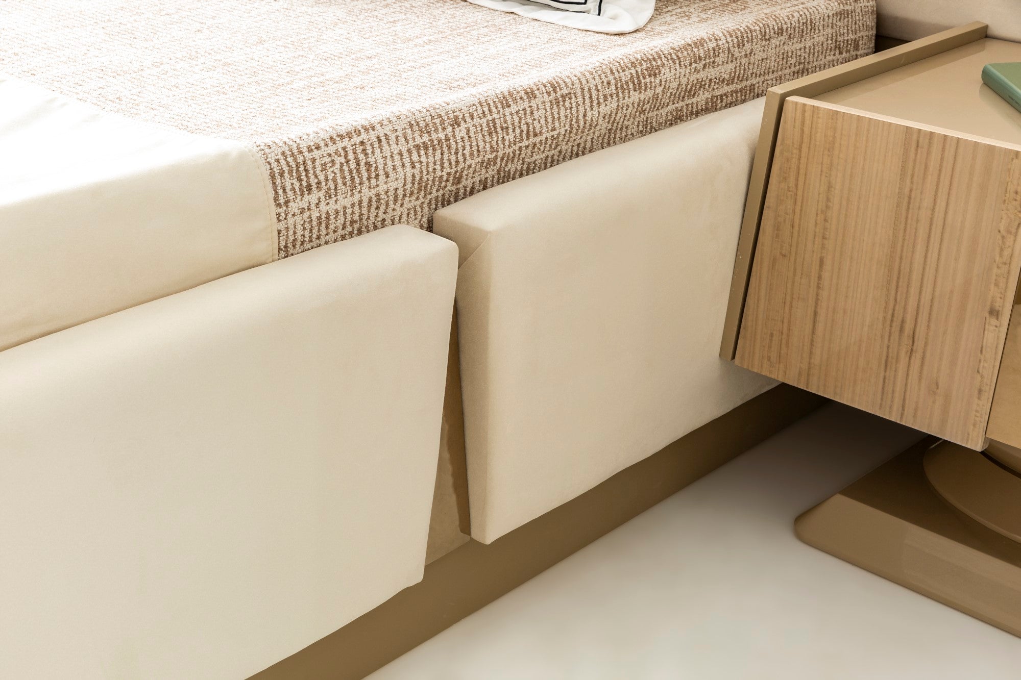 Keops Nightstand