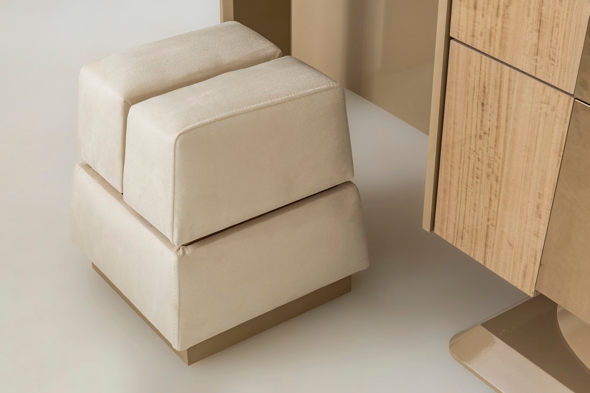 Keops Bedroom (Queen Storage Bed With Headboard & Dresser With Mirror & Pouf & 2 Nightstand With Back Panel & Bench)