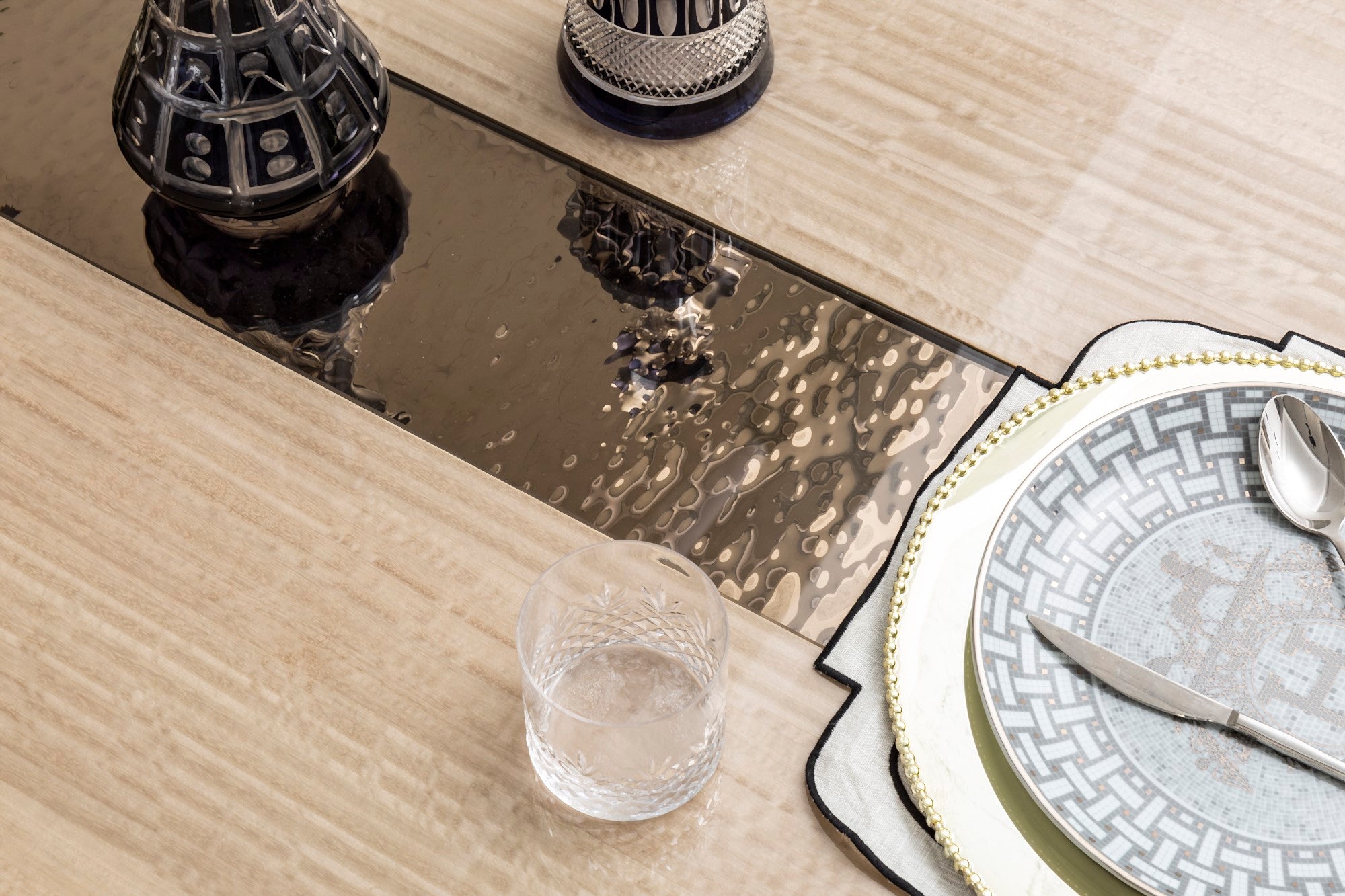 Keops Diningroom Table