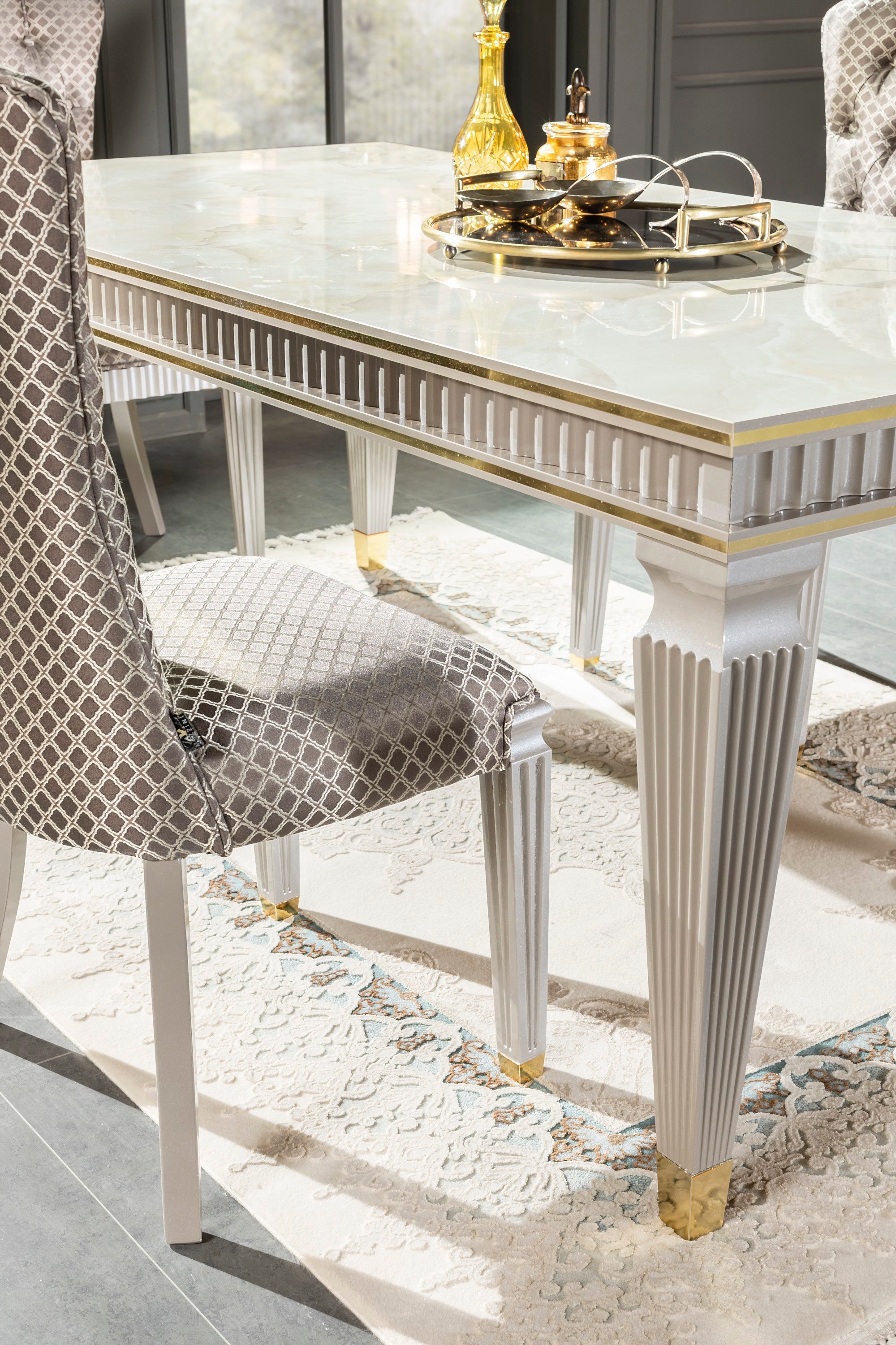 Istanbul Diningroom Table