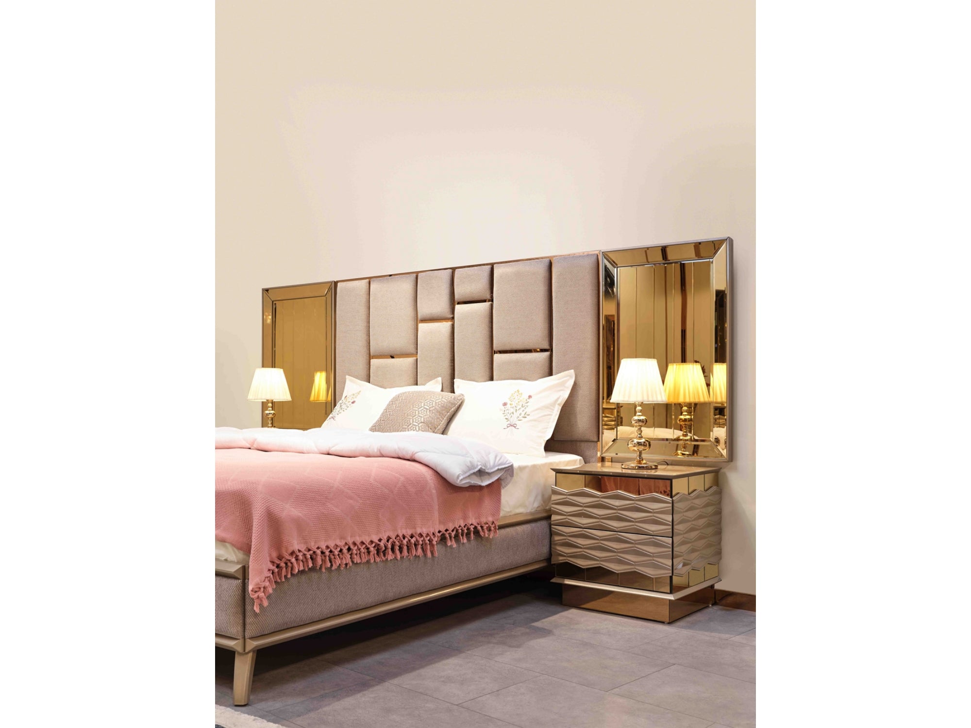Elite Bedroom (Queen Frame With Headboard & Dresser With Mirror & 2 Nightstand With Back )
